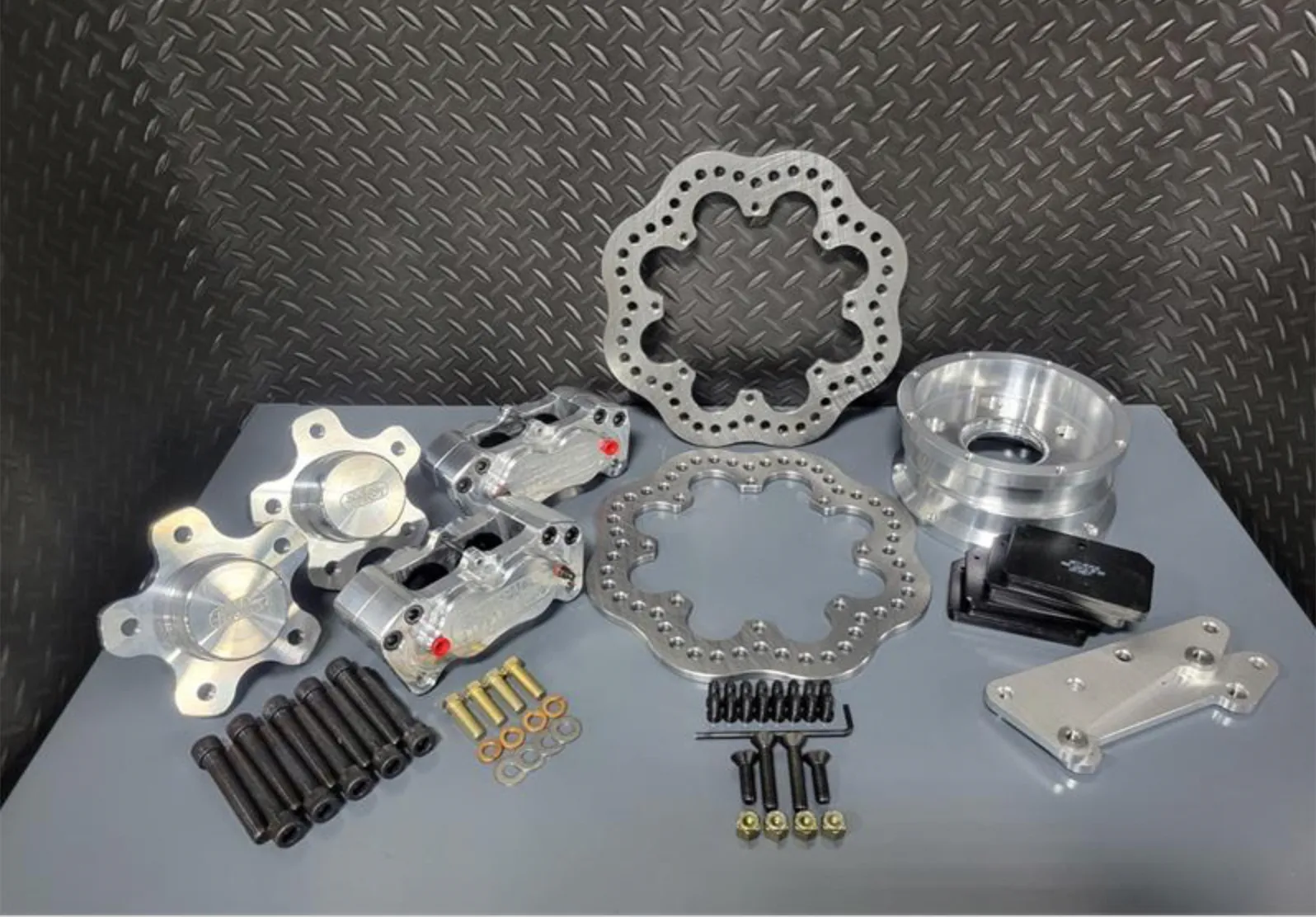 4 Piston Pro-Lite Brake and Hub Package 05-14 Mustang
