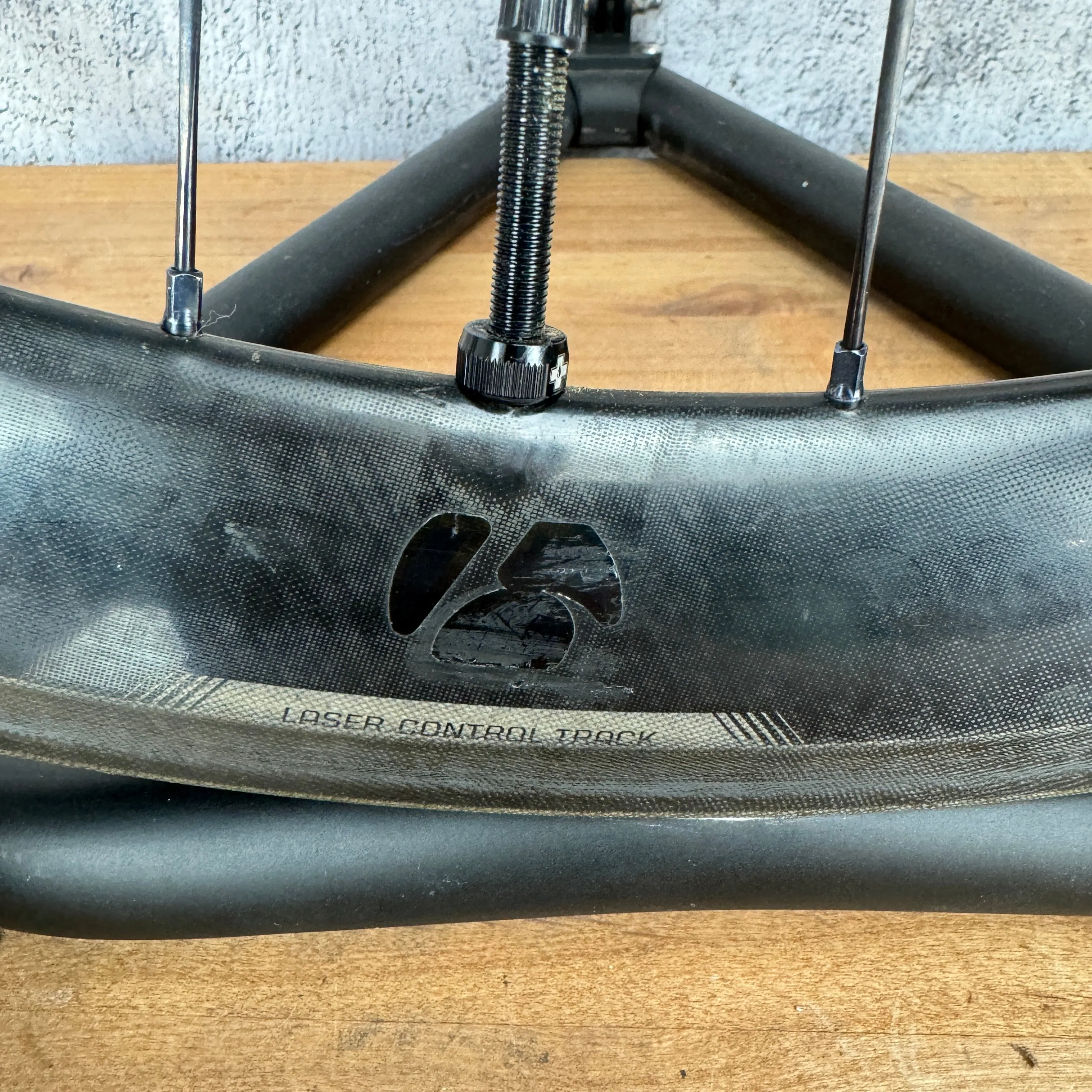 Bontrager Aeolus 3/5 Carbon Tubeless Rim Brake Staggered Wheelset 700c 1413g