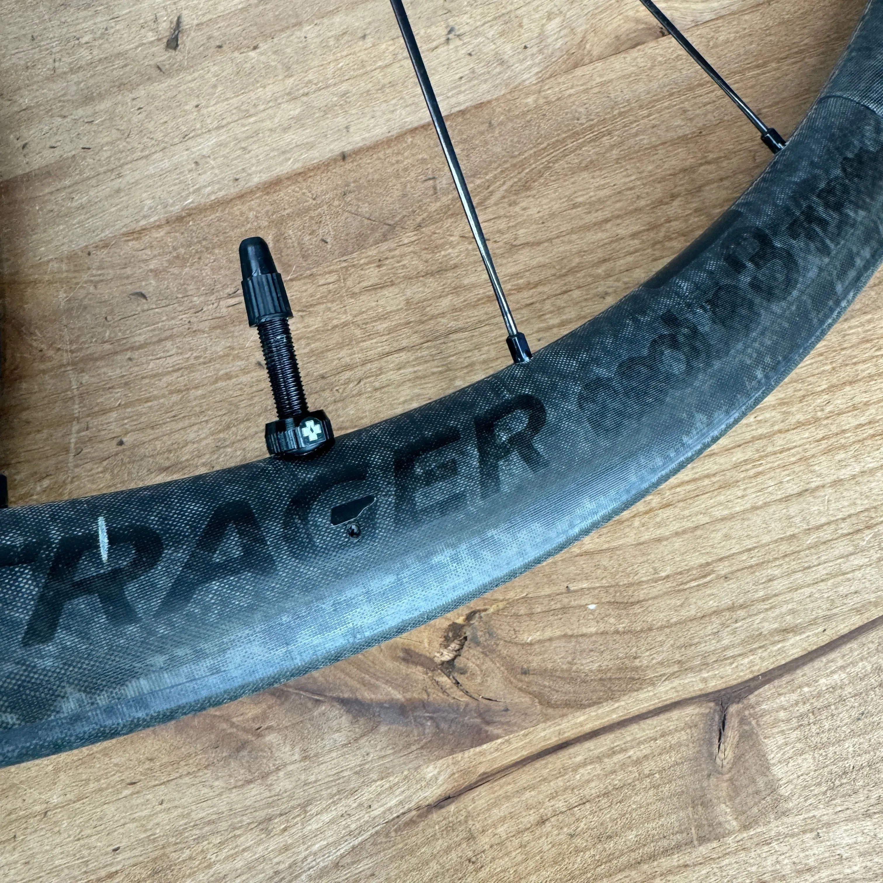 Bontrager Aeolus 3/5 Carbon Tubeless Rim Brake Staggered Wheelset 700c 1413g