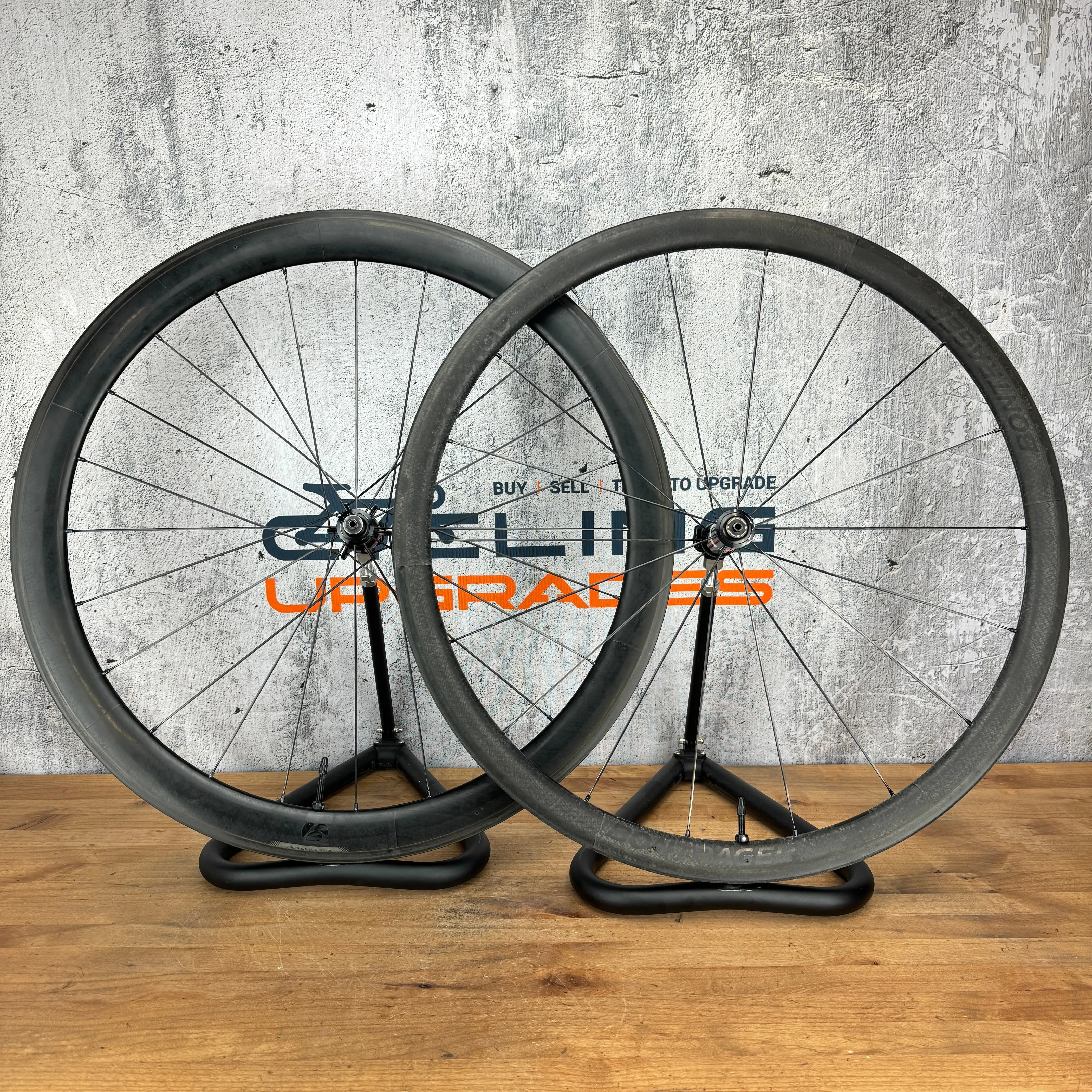 Bontrager Aeolus 3/5 Carbon Tubeless Rim Brake Staggered Wheelset 700c 1413g