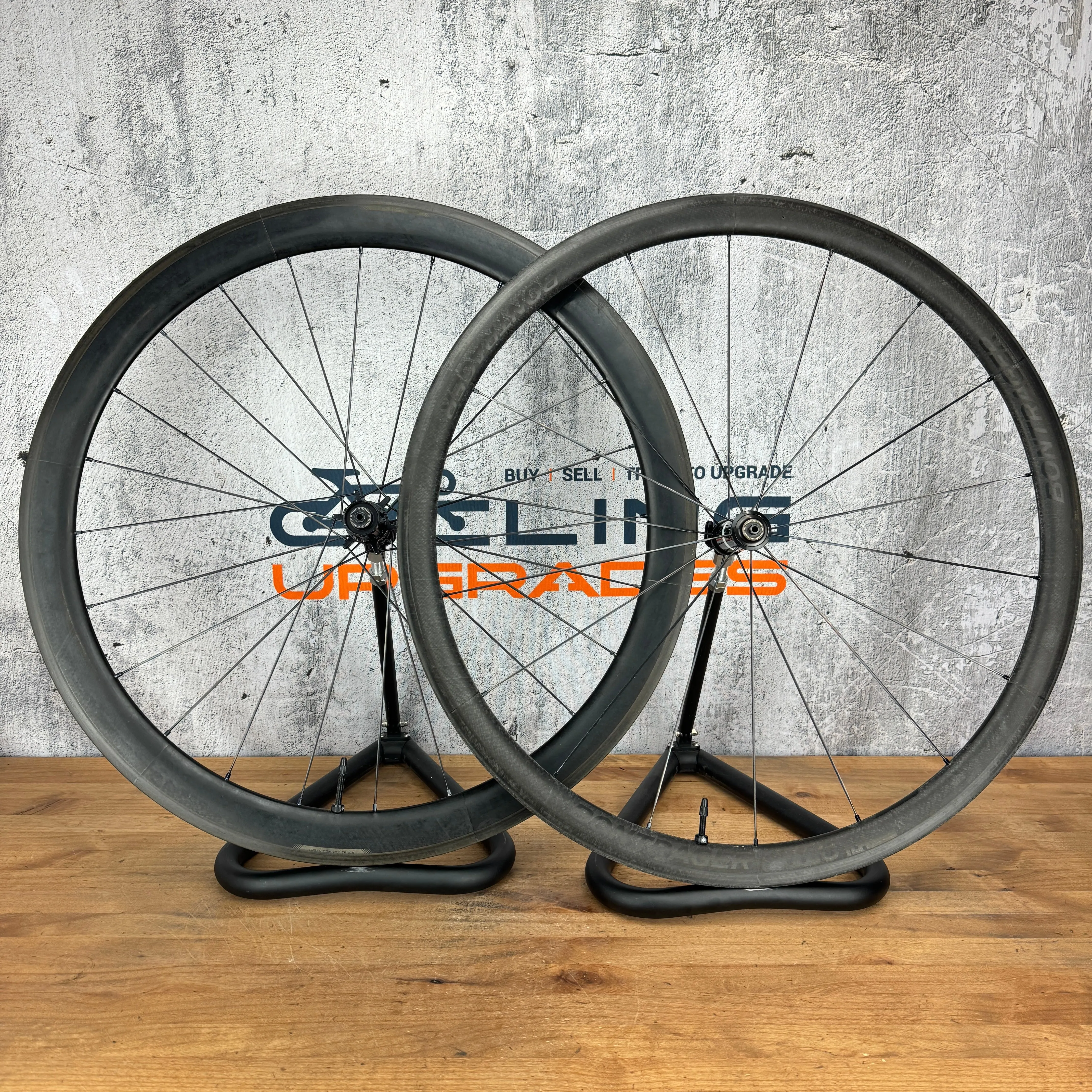 Bontrager Aeolus 3/5 Carbon Tubeless Rim Brake Staggered Wheelset 700c 1413g