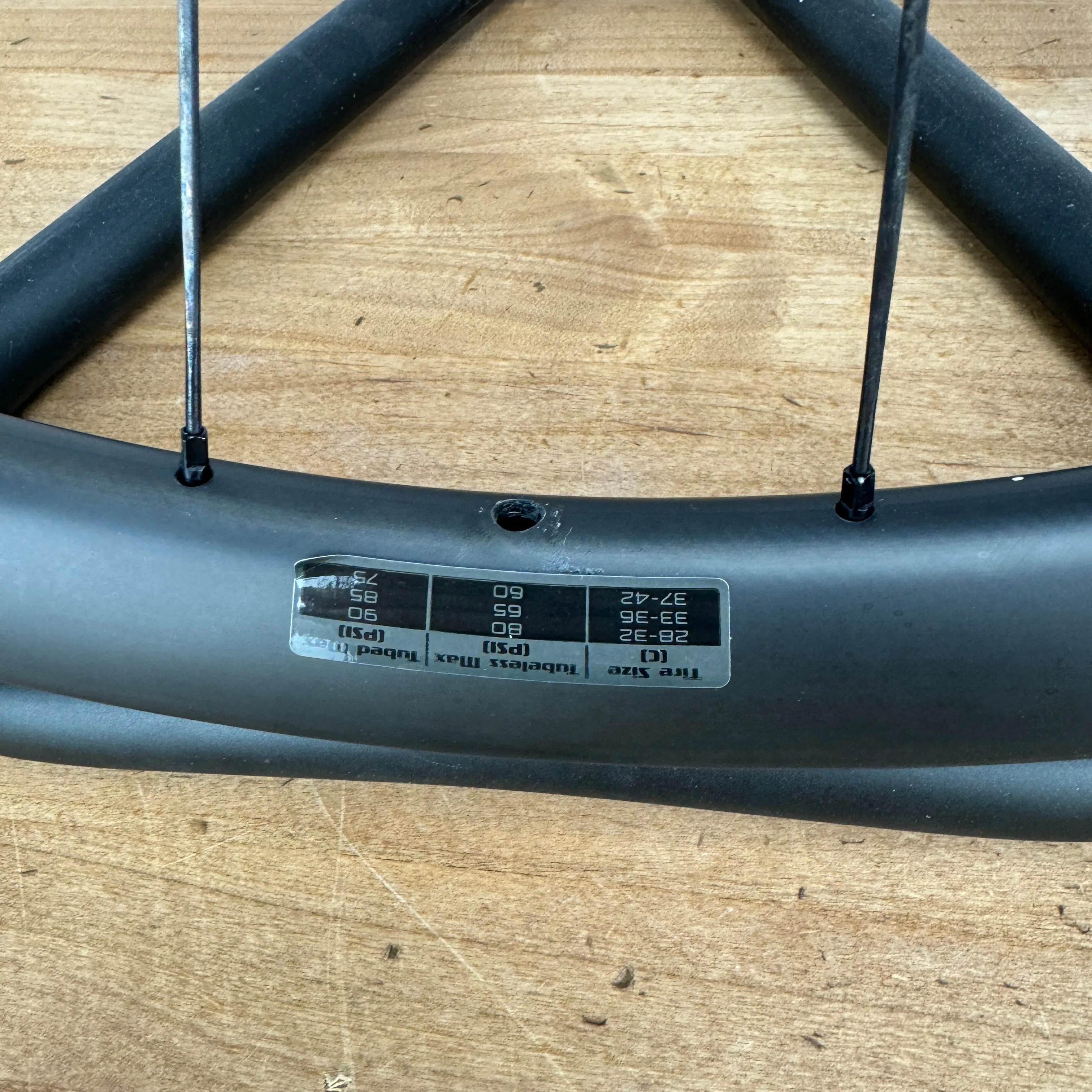 Low Mile! Roval Terra CLX Carbon Tubeless Disc Brake Gravel Wheelset 700c 1316g