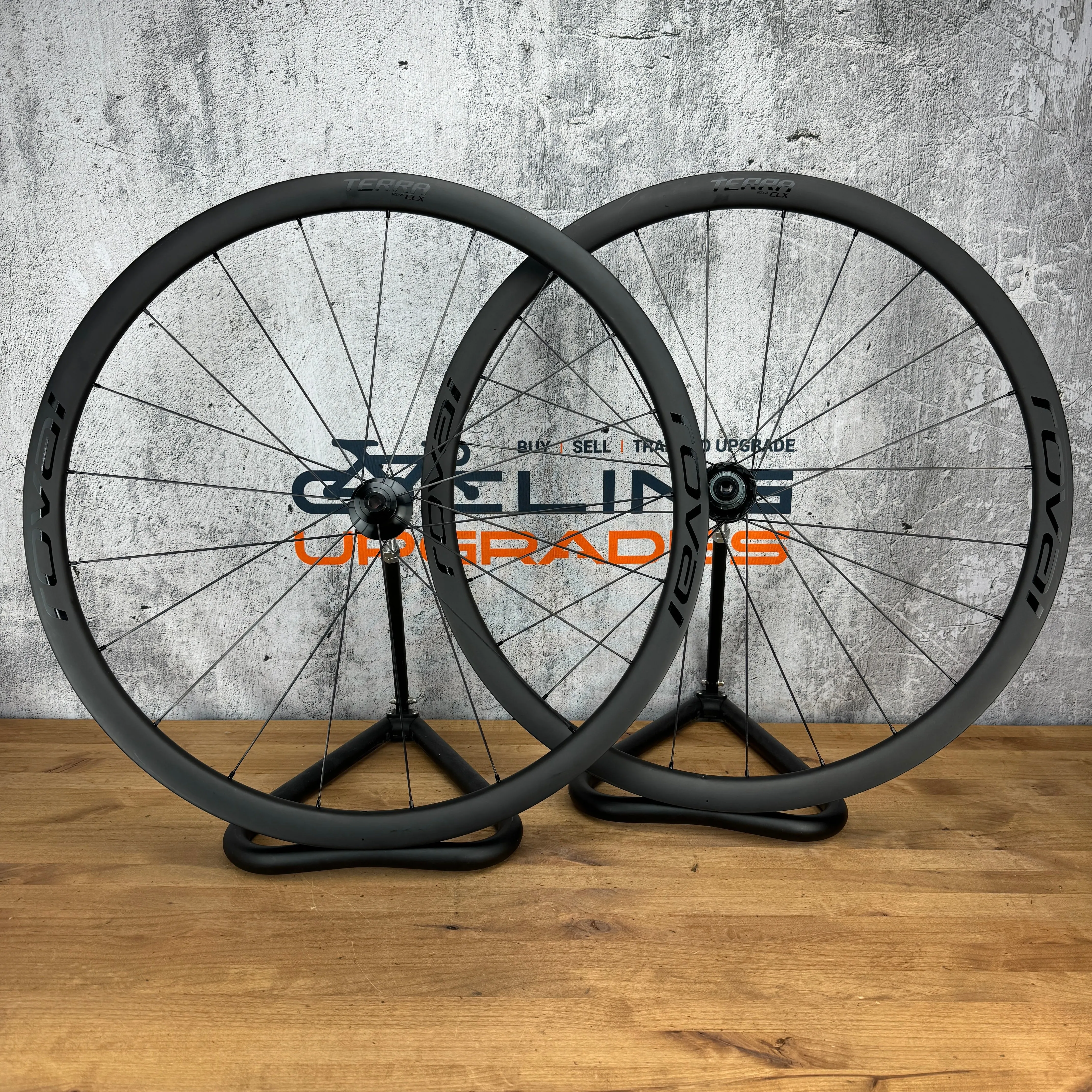 Low Mile! Roval Terra CLX Carbon Tubeless Disc Brake Gravel Wheelset 700c 1316g