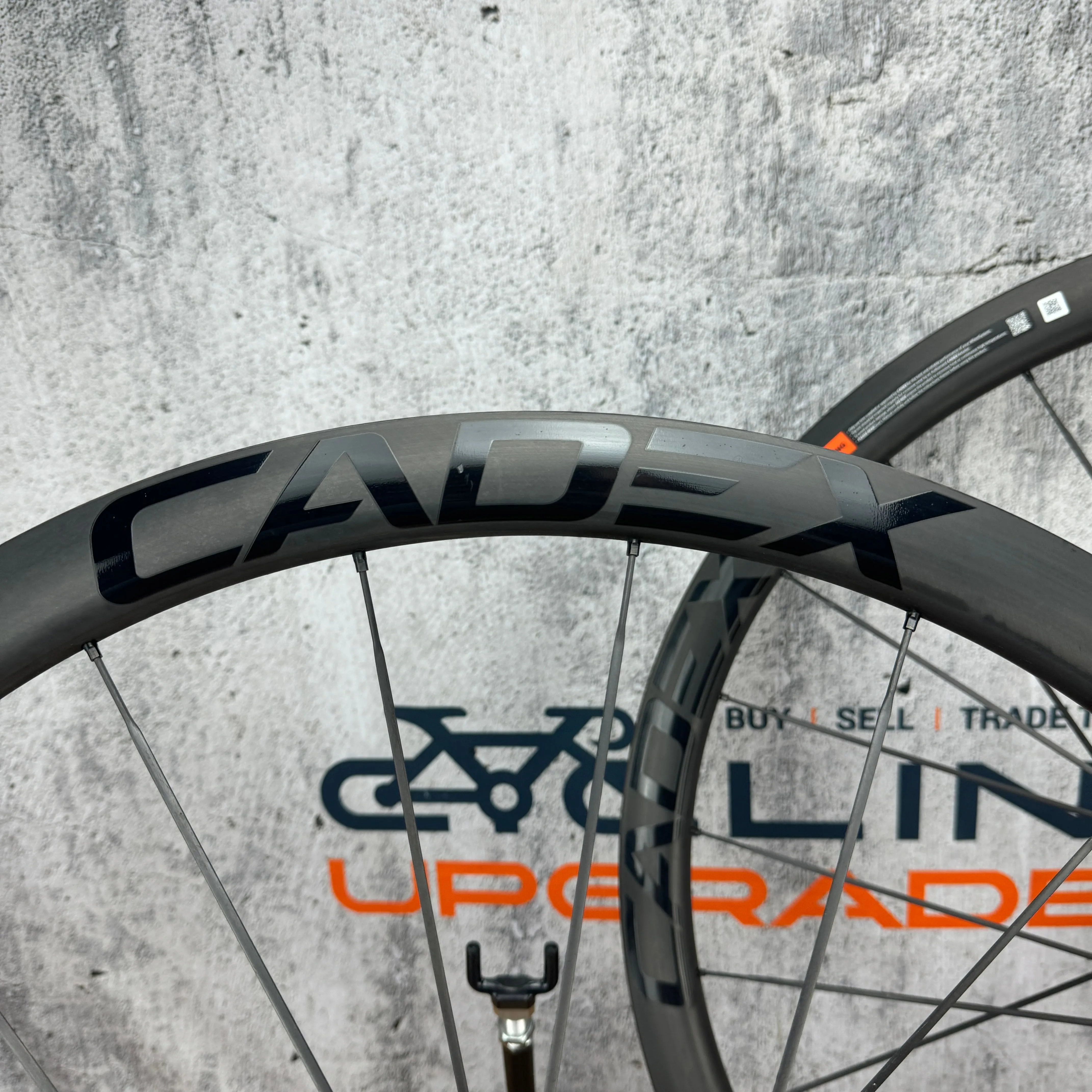 Mint! Cadex AR 35 Carbon Tubeless Hookless Disc Brake Wheelset 700c 1328g