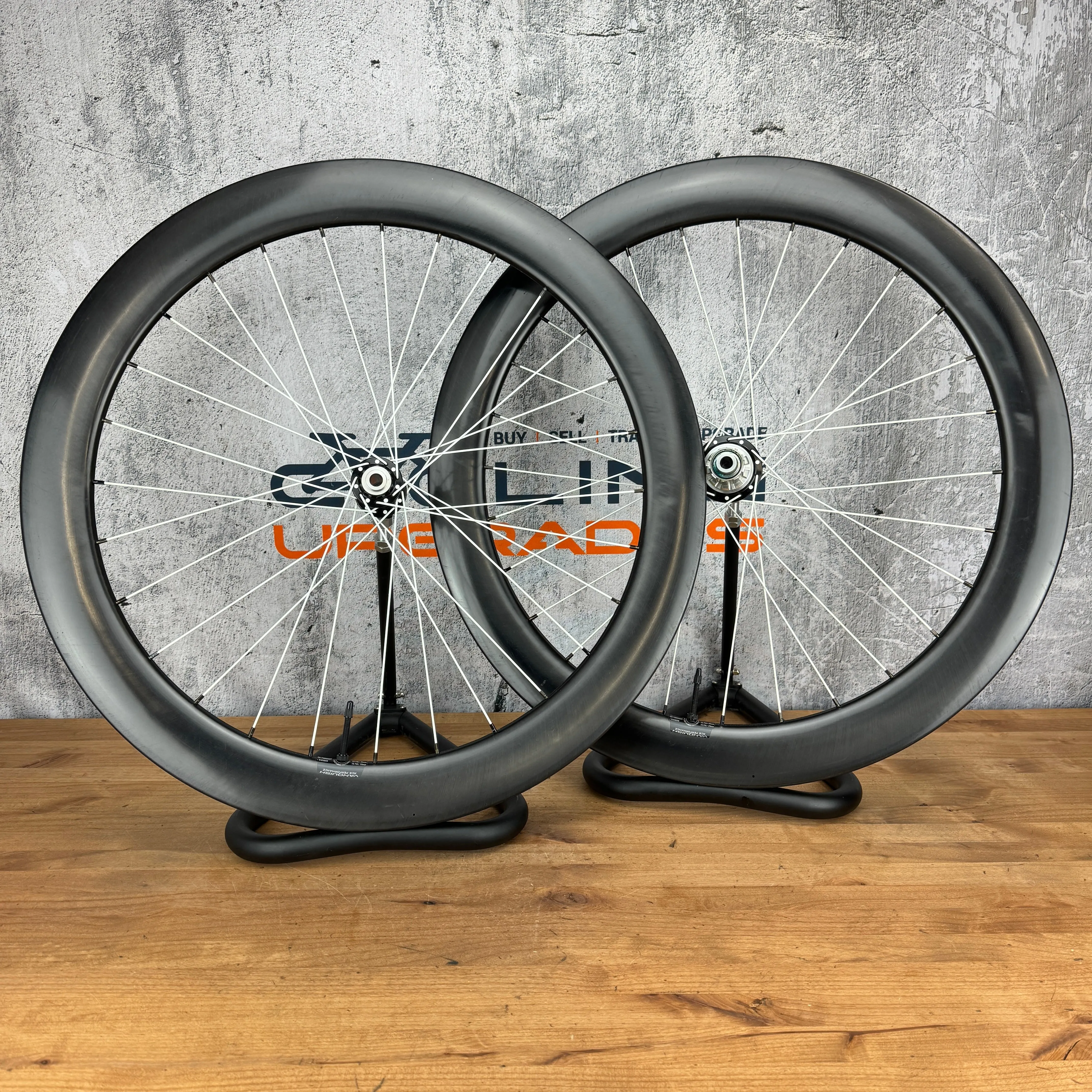 Mint! HED Vanquish RC6 Performance Carbon Tubeless Disc Wheelset Industry Nine Hubs