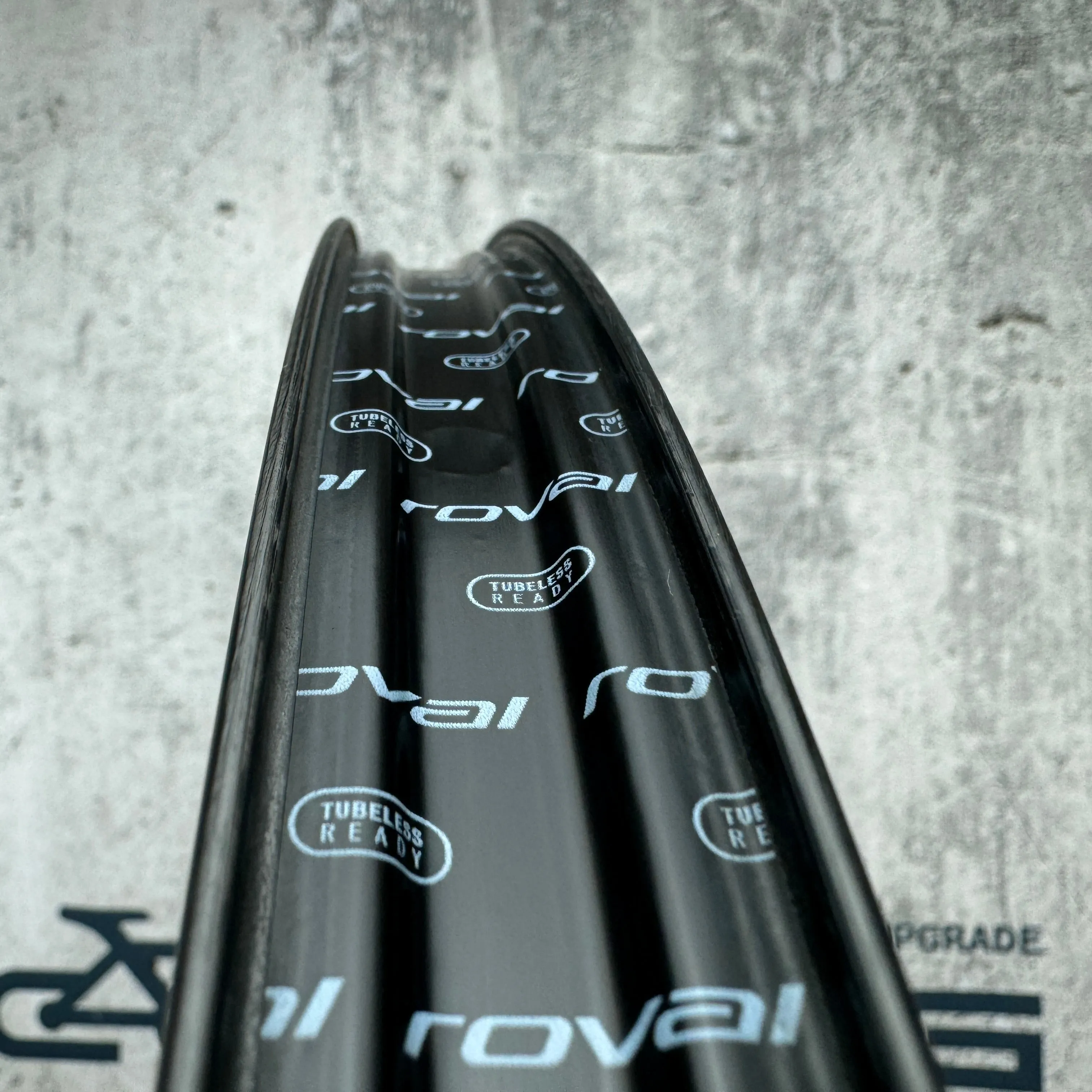 New! 2025 Roval Terra CLX II Carbon Tubeless Gravel Disc Wheelset DT 180 Ceramic