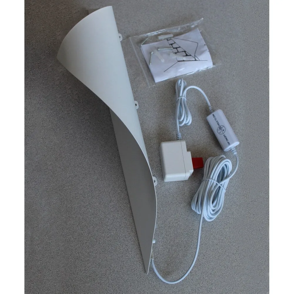 "Big Reveal" LED Corner Light 18" White Curved Metal
