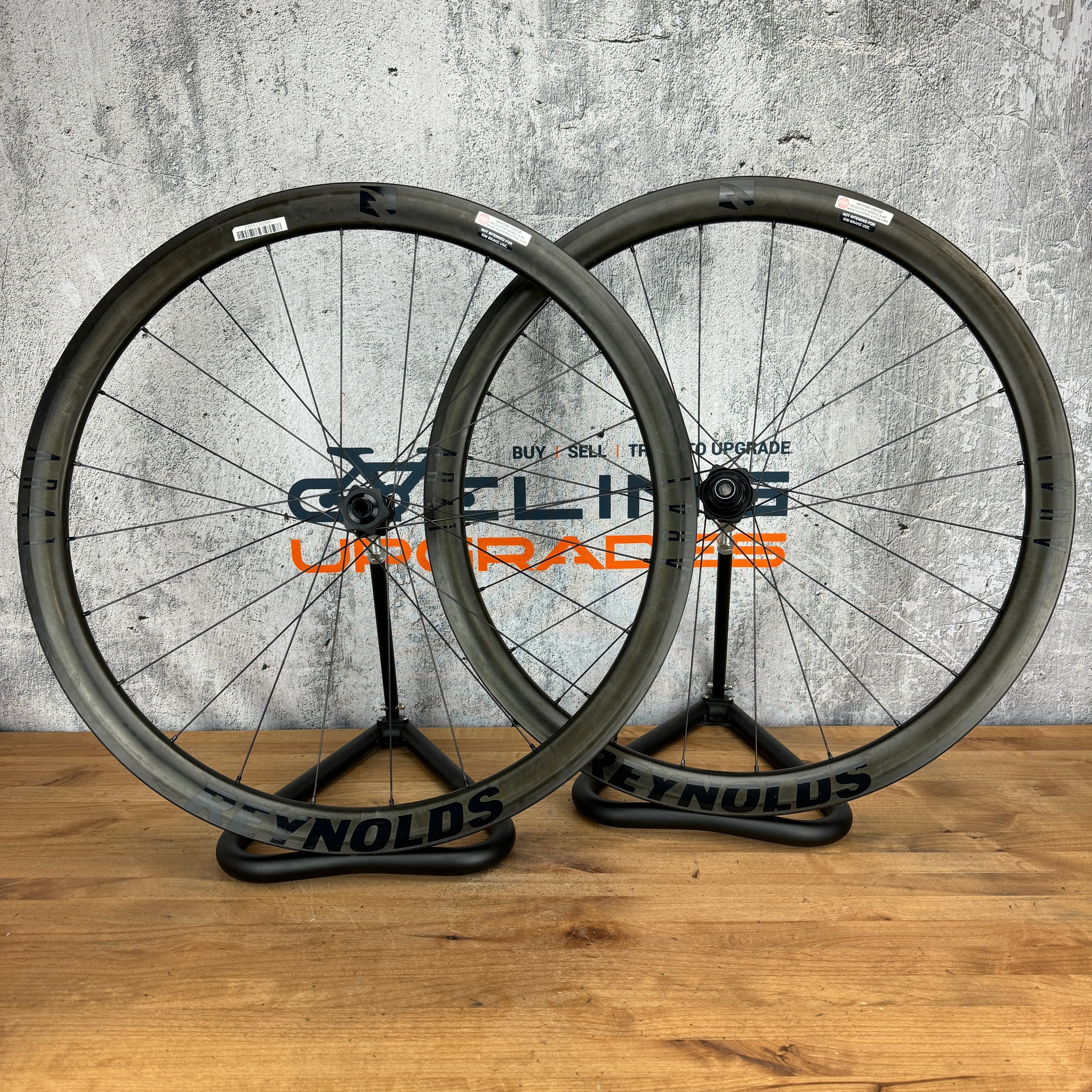 Reynolds AR41 Carbon Tubeless Center Lock Disc Brake Wheelset 700c 1639g