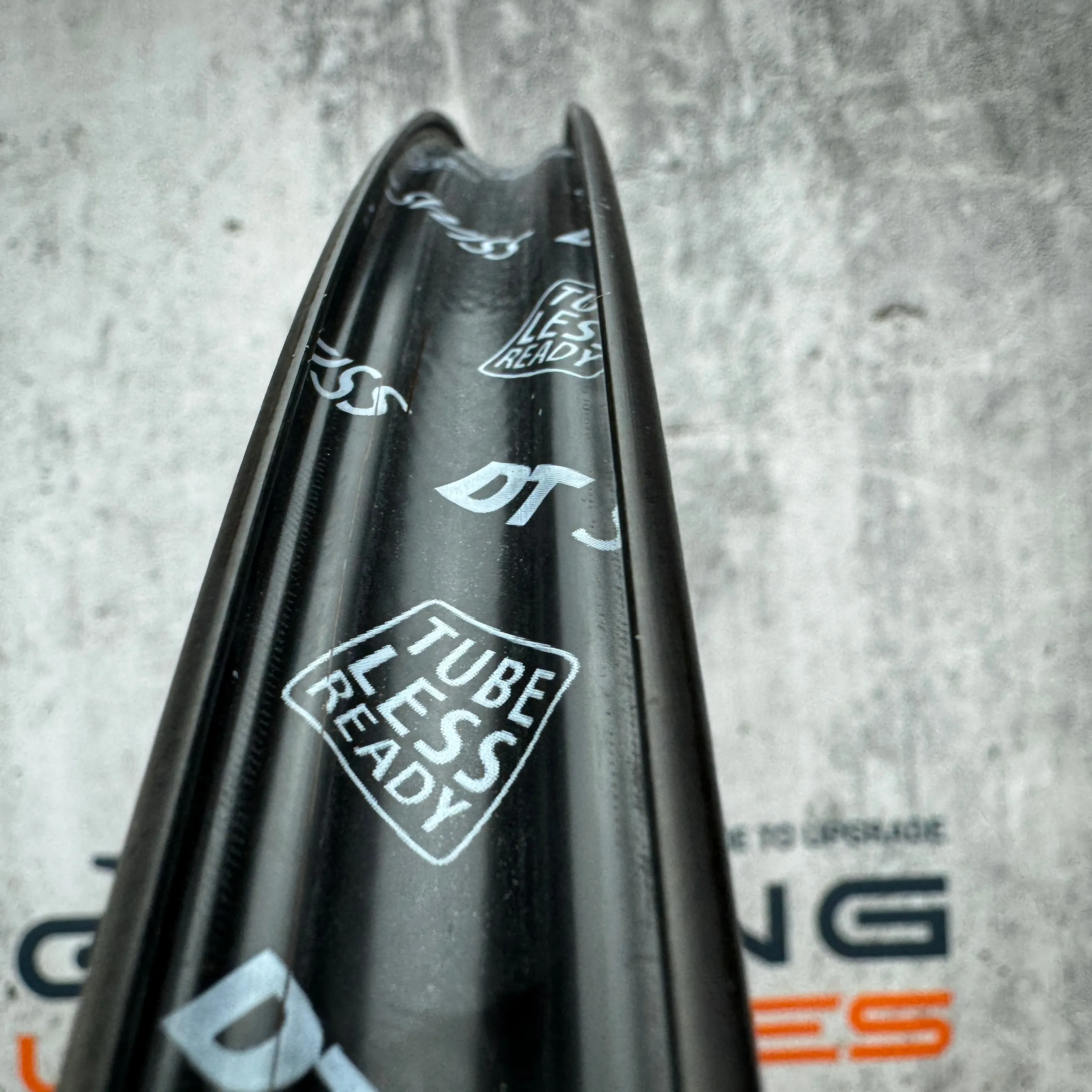 Zipp 303 NSW Carbon Showstopper Tubeless Wheelset 700c Rim Brake 1524g